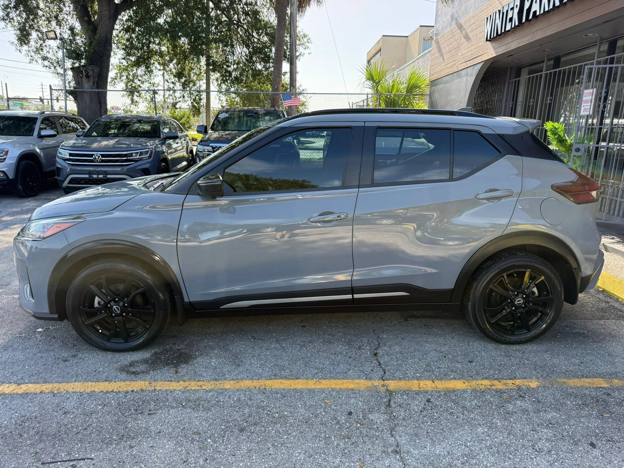 Used 2023 Nissan Kicks SR w/ SR Premium Package FWD image 4