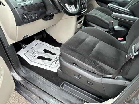 Used 2018 Dodge Grand Caravan SE w/ UConnect Hands-Free Group FWD image 10