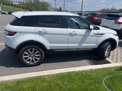 Used 2017 Land Rover Range Rover Evoque SE AWD/4WD image 11