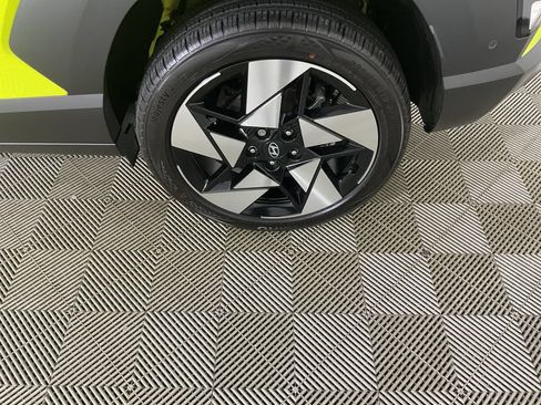 Used 2024 Hyundai Kona Limited AWD/4WD image 4