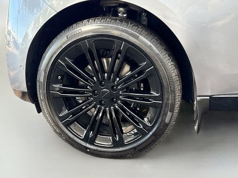 New 2026 Land Rover Range Rover Long Wheelbase SE AWD/4WD image 41