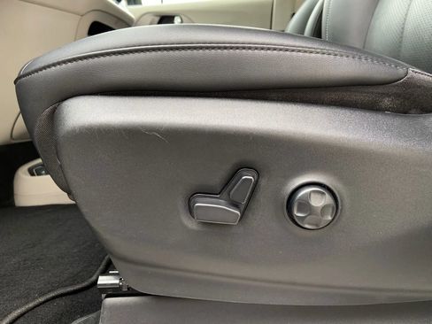 Used 2024 Chrysler Pacifica Touring-L FWD image 12
