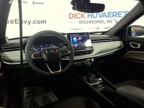 Used 2023 Jeep Compass Limited image 10