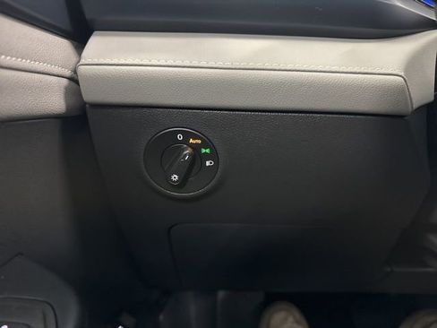 Used 2024 Volkswagen Taos SE image 38