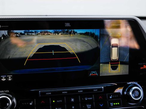 Used 2021 Toyota Highlander Platinum image 22