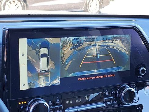 Used 2023 Toyota Highlander Limited image 32