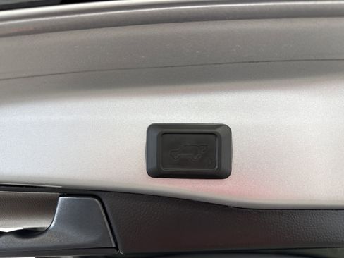 Used 2024 Toyota RAV4 XLE w/ Convenience Package image 18