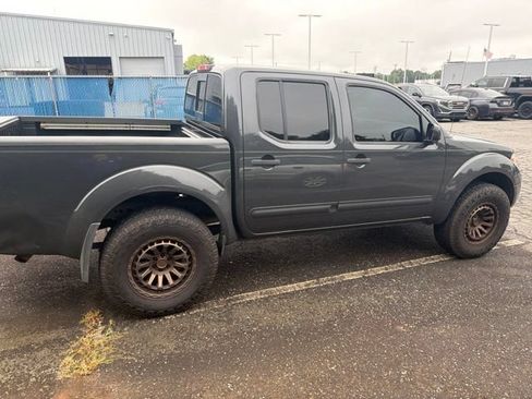Used 2015 Nissan Frontier SV w/ SV Value Truck Package AWD/4WD image 4