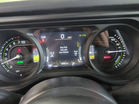 Used 2024 Jeep Wrangler Unlimited Rubicon 4xe AWD/4WD image 13