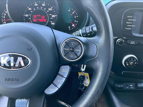 Used 2017 Kia Soul FWD image 24