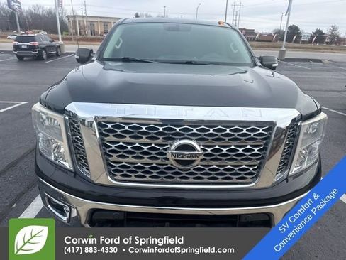 Used 2017 Nissan Titan SV image 2