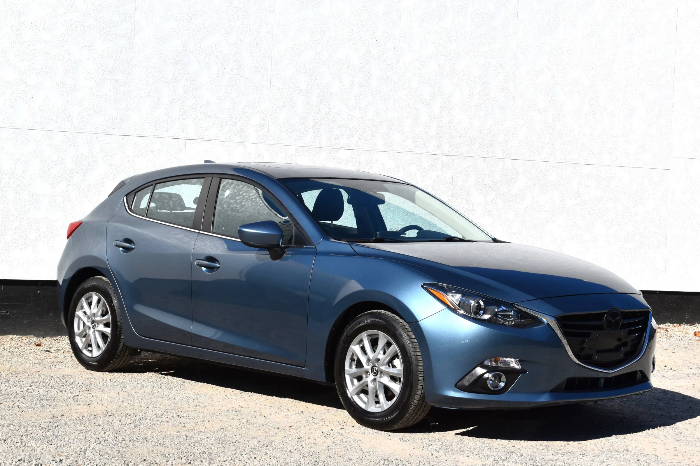 Used 2016 MAZDA MAZDA3 i Touring w/ Popular Equipment Package FWD image 1