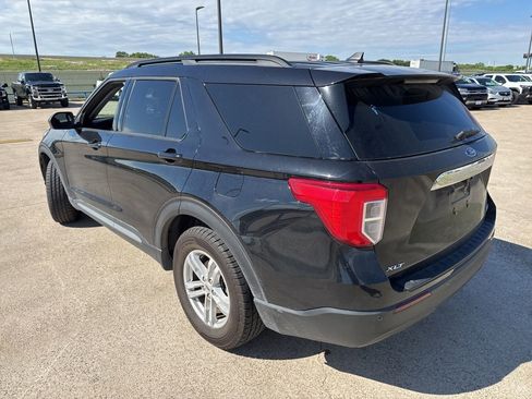 Used 2022 Ford Explorer XLT image 8