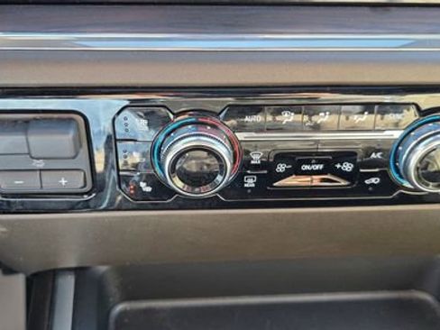 Used 2024 GMC Sierra 2500 SLT w/ SLT Premium Package image 27