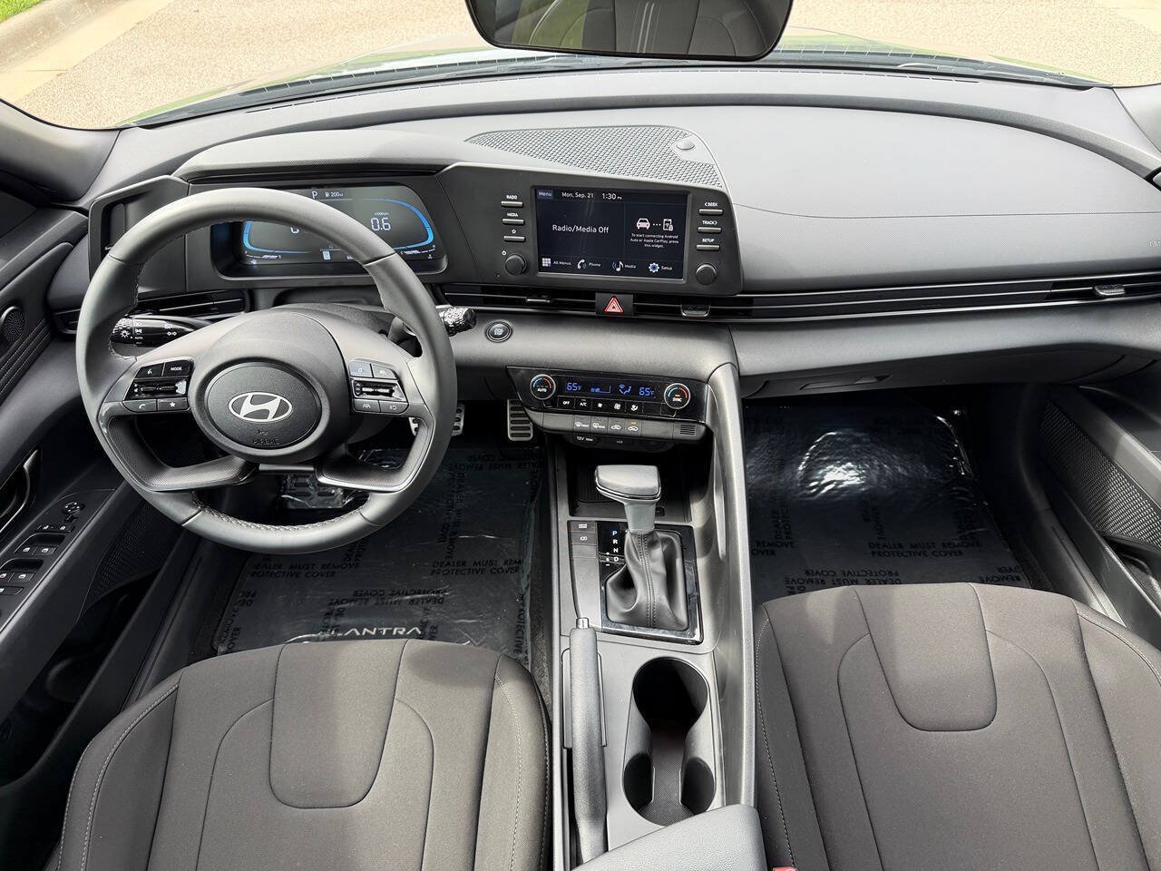 Used 2025 Hyundai Elantra Sport FWD image 17