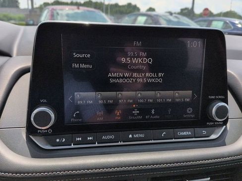 Used 2025 Nissan Rogue SV FWD image 19
