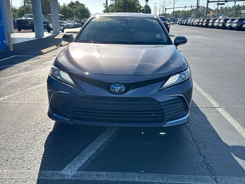 Used 2022 Toyota Camry XLE FWD image 5