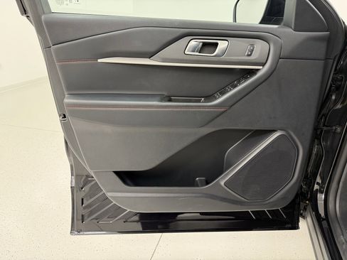 Used 2025 Ford Explorer ST-Line w/ ST-Line Street Pack image 11