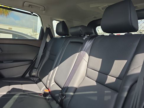 Used 2022 Nissan Rogue SV w/ SV Premium Package image 11