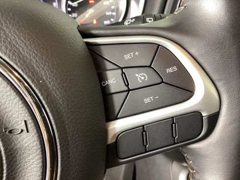 Used 2019 Jeep Compass Latitude AWD/4WD image 23