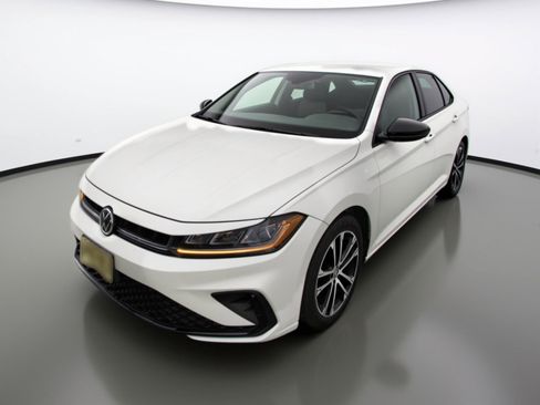 Used 2025 Volkswagen Jetta Sport image 3