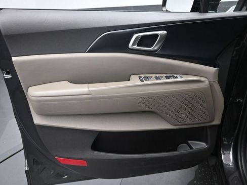 Used 2026 Kia Carnival FWD image 25