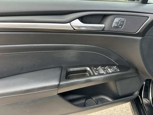 Used 2018 Ford Fusion Titanium FWD image 14