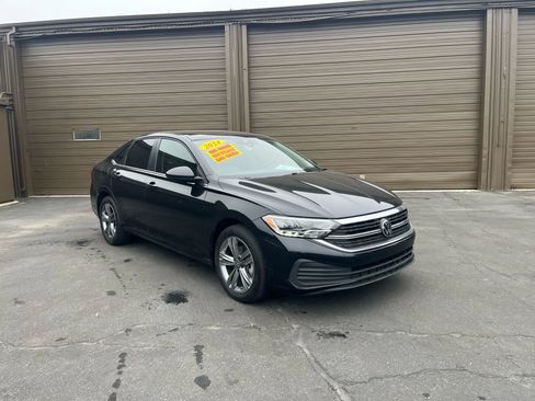 Used 2024 Volkswagen Jetta SE w/ Panoramic Sunroof Package image 1