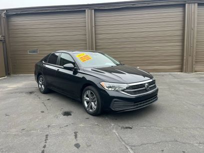 Used 2024 Volkswagen Jetta SE w/ Panoramic Sunroof Package