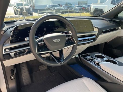 Used 2024 Cadillac Lyriq Luxury image 10