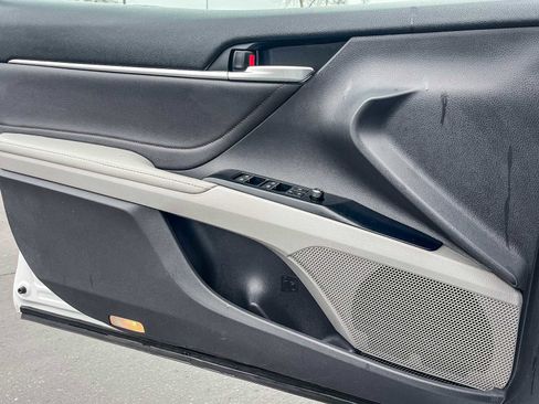 Used 2018 Toyota Camry XLE image 19