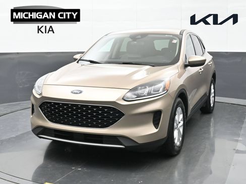 Used 2020 Ford Escape SE FWD image 1