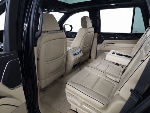 Used 2022 Cadillac Escalade Premium Luxury image 37