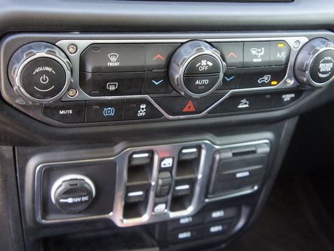 Used 2023 Jeep Wrangler Unlimited image 27