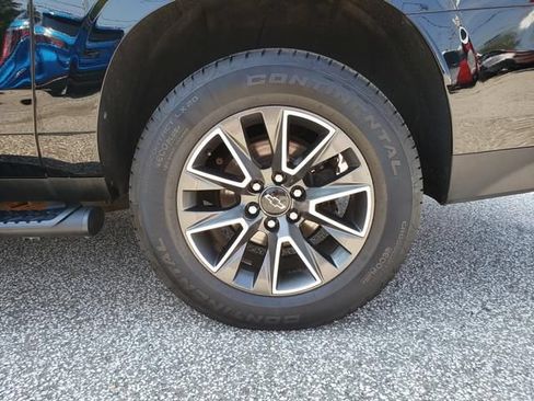Used 2022 Chevrolet Suburban Z71 w/ Luxury Package AWD/4WD image 33