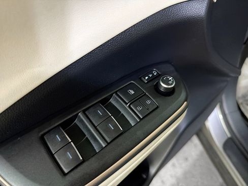 Used 2023 Toyota Crown image 7