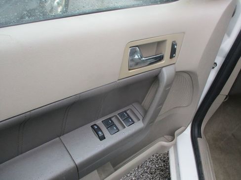 Used 2010 Ford Focus SEL image 9