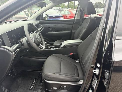 Used 2025 Hyundai Tucson SEL FWD image 12