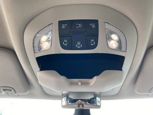 Used 2024 Chrysler Pacifica Touring-L FWD image 18