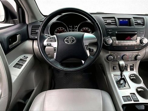 Used 2012 Toyota Highlander SE image 9
