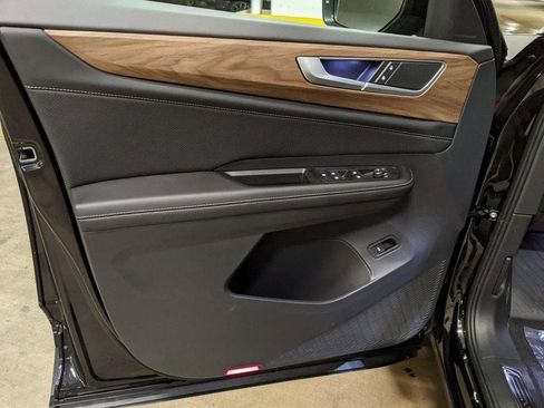 New 2026 Volkswagen Atlas SE w/ Black Wheel Package image 9