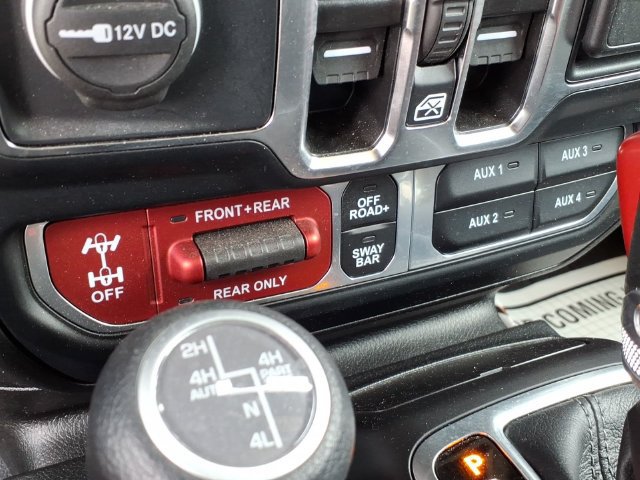 Used 2024 Jeep Wrangler Unlimited Rubicon 4xe w/ Technology Group AWD/4WD image 8
