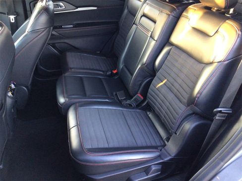 Used 2025 Ford Explorer ST-Line w/ ST-Line Street Pack image 15