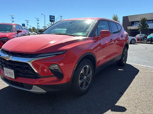 Used 2025 Chevrolet Blazer LT AWD/4WD image 1