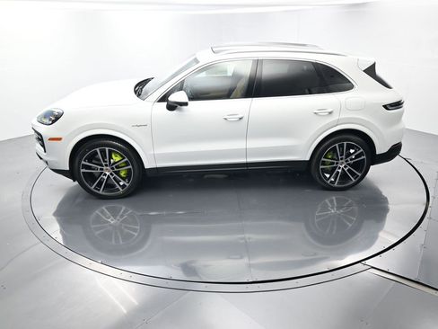 Certified 2026 Porsche Cayenne E-Hybrid image 39