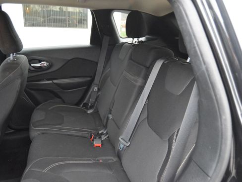 Used 2015 Jeep Cherokee Latitude image 17