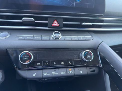 Used 2025 Hyundai Elantra SEL image 35