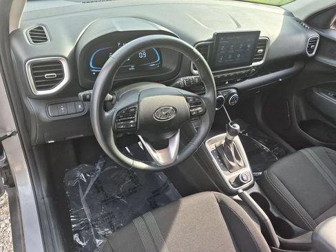Used 2025 Hyundai Venue SEL FWD image 15