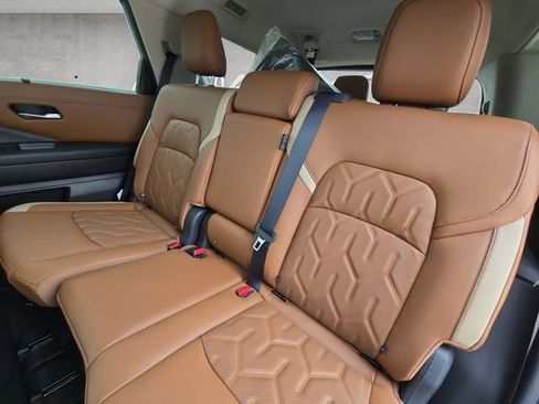 New 2026 Nissan Pathfinder Platinum FWD image 22