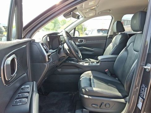 Used 2023 Kia Sorento EX AWD/4WD image 13